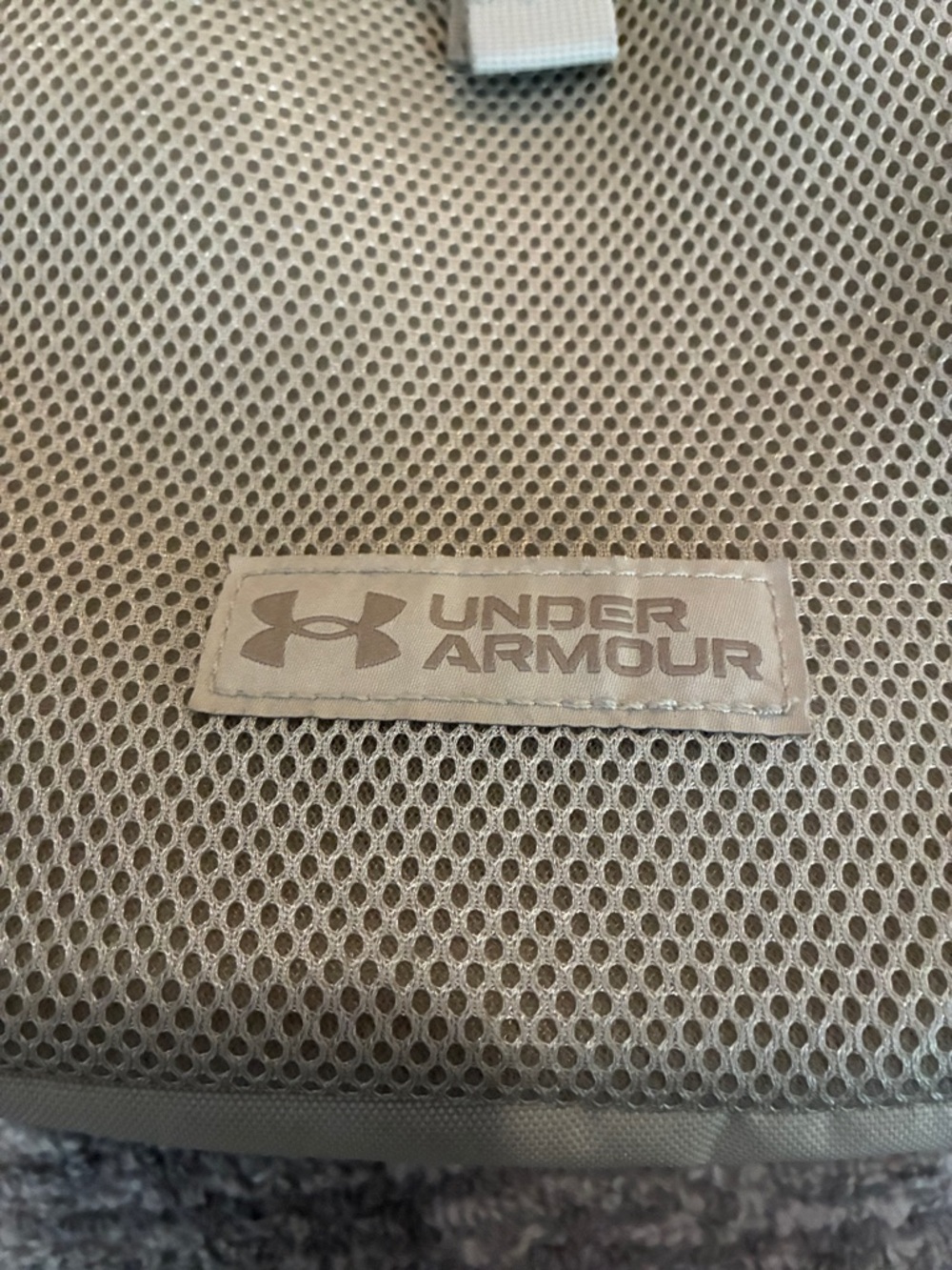 UA Under Armour Utility Flex Sling Bag  -  Khaki/White/Taupe - Picture 2 of 5